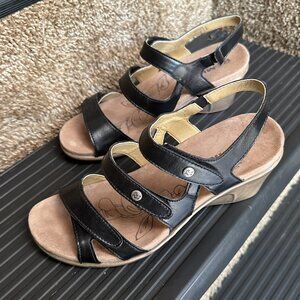 Romika Bali, Adjustable Wedge Sandal, Size EU37  US 6.5 with adjustable straps.